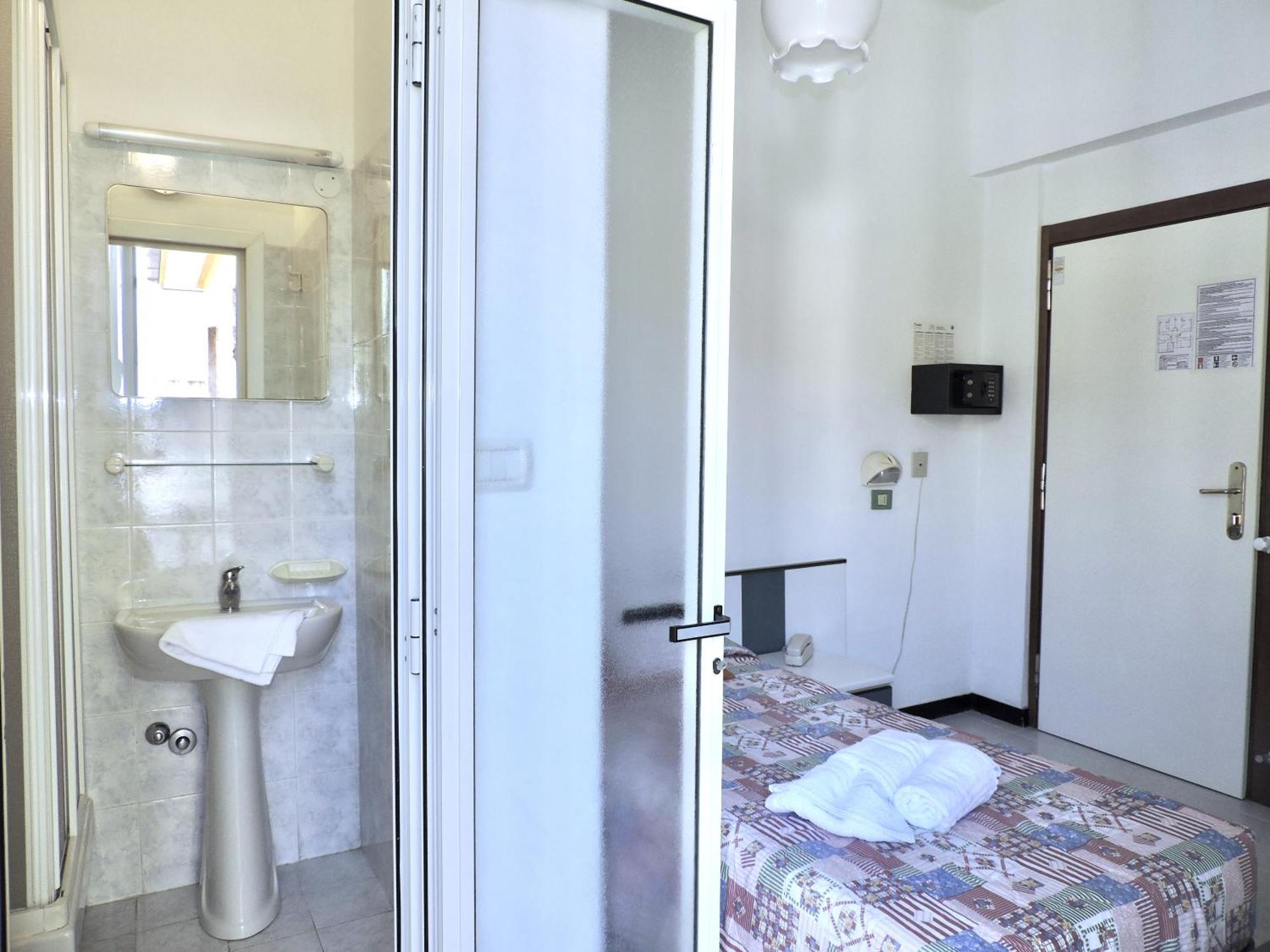 Hotel Villa Chiara Finale Ligure Kültér fotó